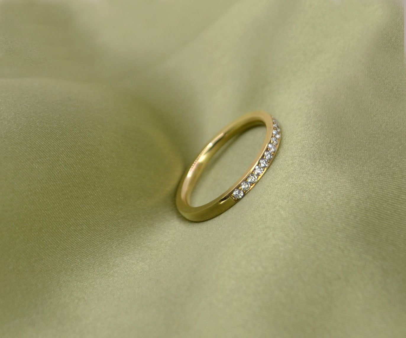 Court Grain Set Diamond Ring - 2mm