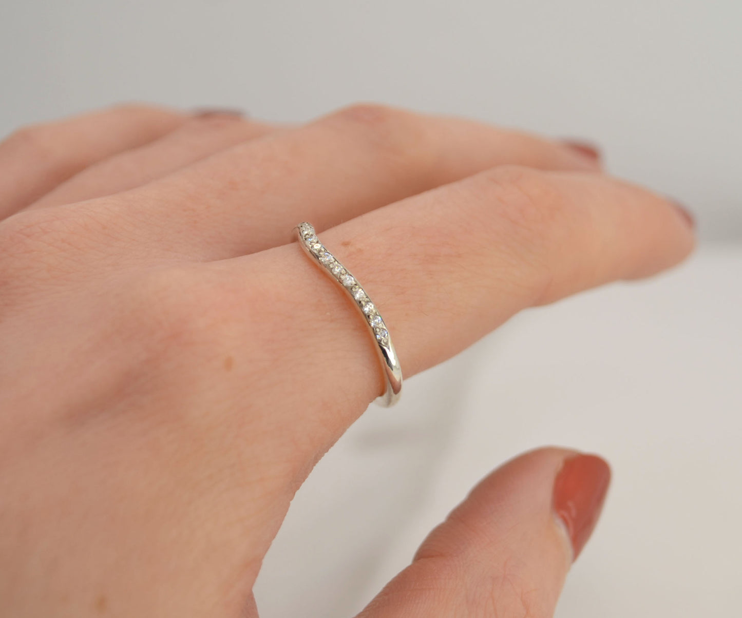 Grain Set Diamond Shaped Ring - 2mm