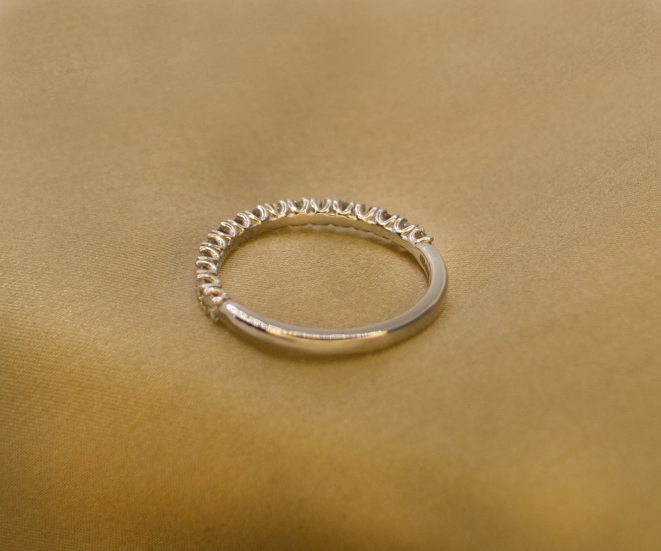 Scalloped Claw Set Diamond Ring