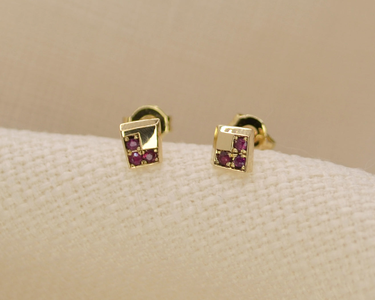 Kite Shaped Grain set Ruby Earrings