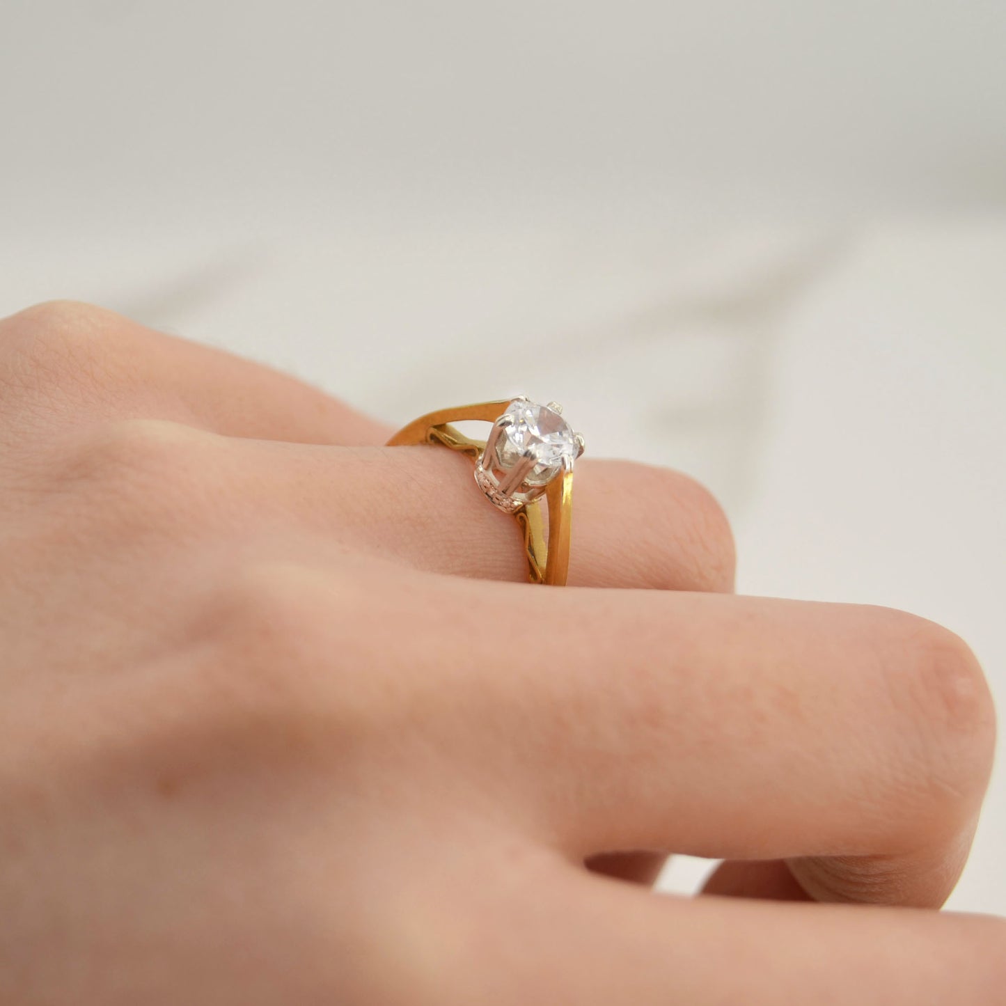 1ct Round Brilliant Cut Diamond Ring