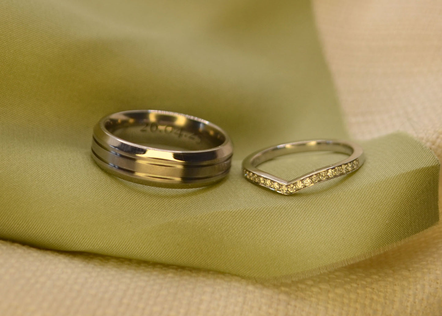 'V' Shaped Micro Grain Set Diamond Ring - 2mm