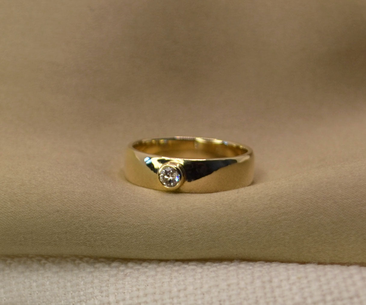 Rubover set Round Diamond Ring