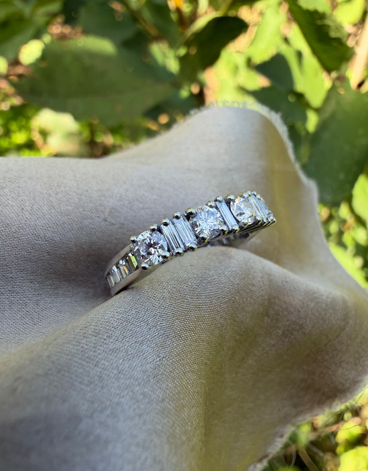 Round & Baguette cut Diamond Ring