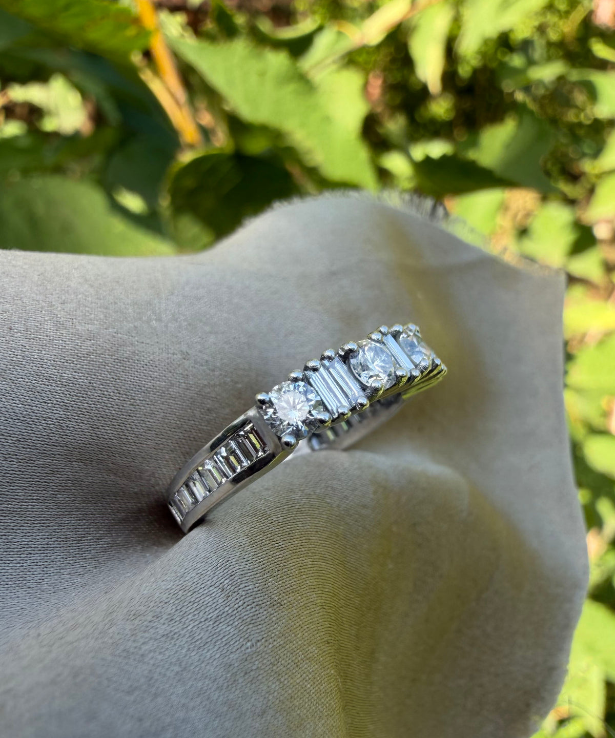 Round & Baguette cut Diamond Ring