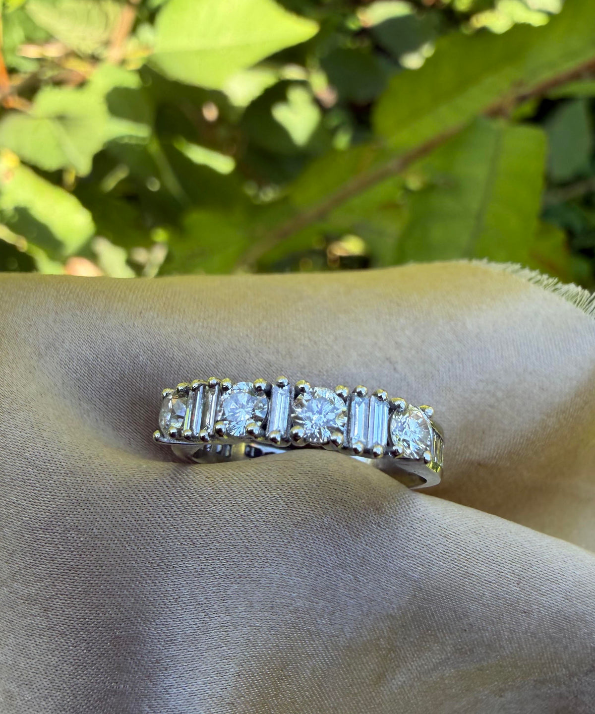 Round & Baguette cut Diamond Ring